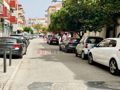 Oportunidade no Centro do Montijo: Garagem Privativa / Box
