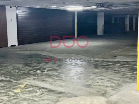 Oportunidade no Centro do Montijo: Garagem Privativa / Box