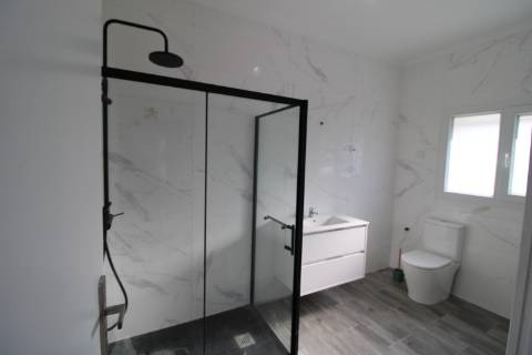 T2+T1+T1 c/ Garagem. Entregue totalmente renovado.