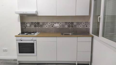 T2+T1+T1 c/ Garagem. Entregue totalmente renovado.