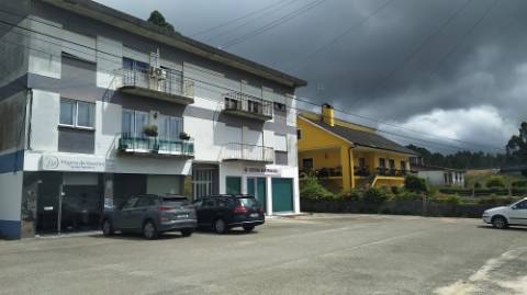 Apartamento T2 Arrendamento em Colmeias e Memória,Leiria