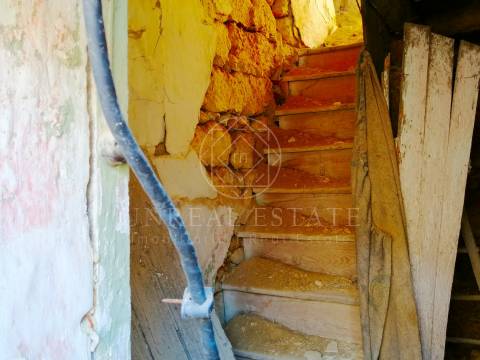 Prédio em Propriedade Total com 3 pisos, situado na Aldeia das lapas, Torres Novas.