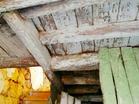 Prédio em Propriedade Total com 3 pisos, situado na Aldeia das lapas, Torres Novas.