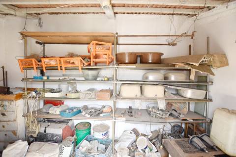 Lote de Terreno Urbano de 490m2, com um prédio de 2 pisos, localizado em Redondos, Fernão Ferro.