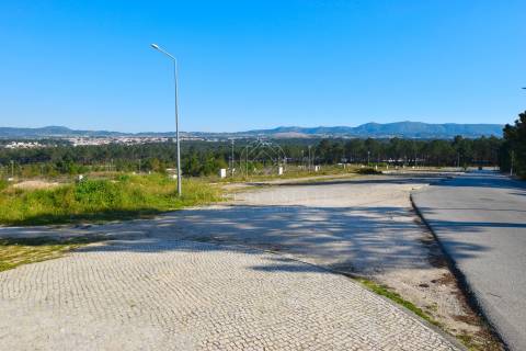 Lote de Terreno para construção de moradia em banda, localizado na Urb. da Ribeira do Marchante