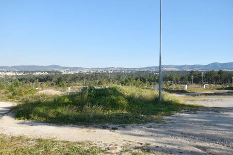 Lote de Terreno para construção de moradia em banda, localizado na Urb. da Ribeira do Marchante