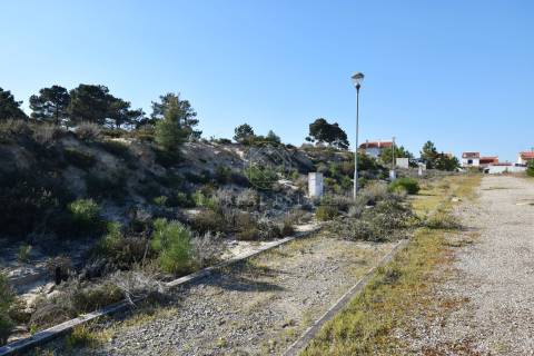 Lote de Terreno para construção de moradia em banda, localizado na Urb. da Ribeira do Marchante