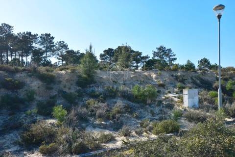 Lote de Terreno para construção de moradia em banda, localizado na Urb. da Ribeira do Marchante