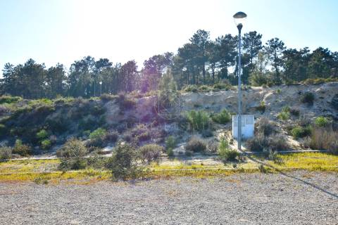 Lote de Terreno para construção de moradia em banda, localizado na Urb. da Ribeira do Marchante