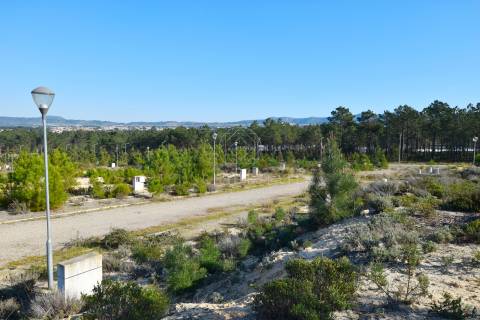 Lote de Terreno para construção de moradia em banda, localizado na Urb. da Ribeira do Marchante