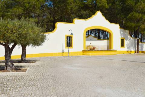 Lote de Terreno para construção de moradia em banda, localizado na Urb. da Ribeira do Marchante