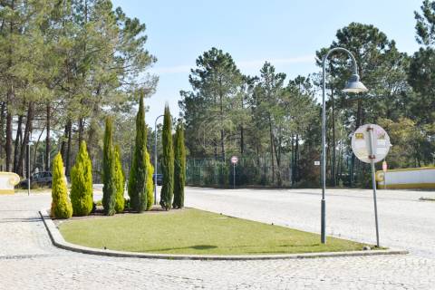 Lote de Terreno para construção de moradia em banda, localizado na Urb. da Ribeira do Marchante