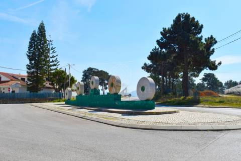 Lote de Terreno para construção de moradia em banda, localizado na Urb. da Ribeira do Marchante