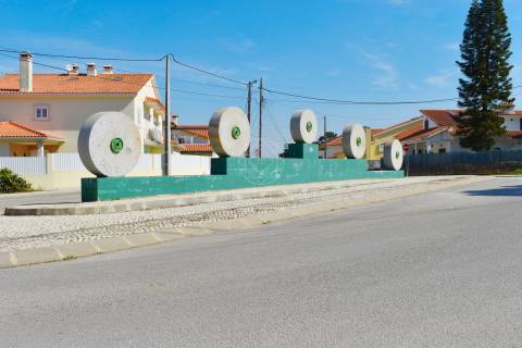 Lote de Terreno para construção de moradia em banda, localizado na Urb. da Ribeira do Marchante