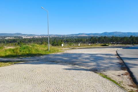 Lote de Terreno para construção de moradia em banda, localizado na Urb. da Ribeira do Marchante