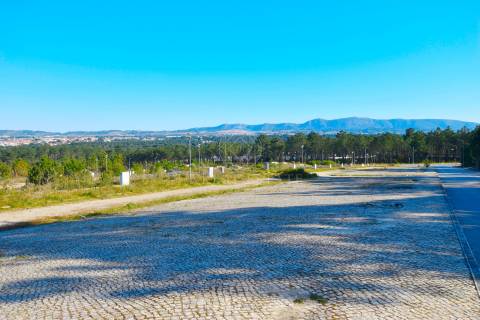 Lote de Terreno para construção de moradia em banda, localizado na Urb. da Ribeira do Marchante