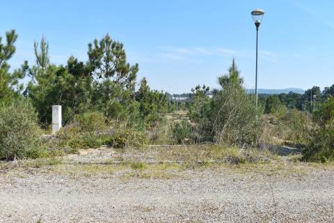 Lote de Terreno para construção de moradia em banda, localizado na Urb. da Ribeira do Marchante