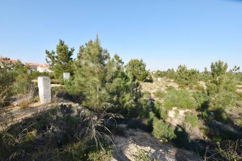 Lote de Terreno para construção de moradia em banda, localizado na Urb. da Ribeira do Marchante