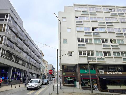 Apartamento T0 , novo, inserido em um edifício totalmente remodelado no Centro Histórico do Porto.