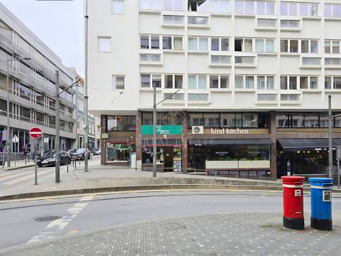 Apartamento T0 , novo, inserido em um edifício totalmente remodelado no Centro Histórico do Porto.