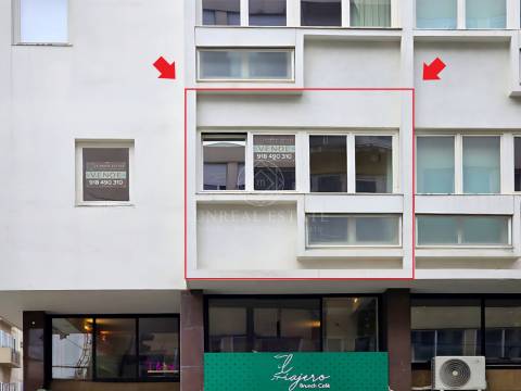 Apartamento T0 , novo, inserido em um edifício totalmente remodelado no Centro Histórico do Porto.