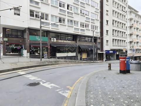 Apartamento T0 , novo, inserido em um edifício totalmente remodelado no Centro Histórico do Porto.