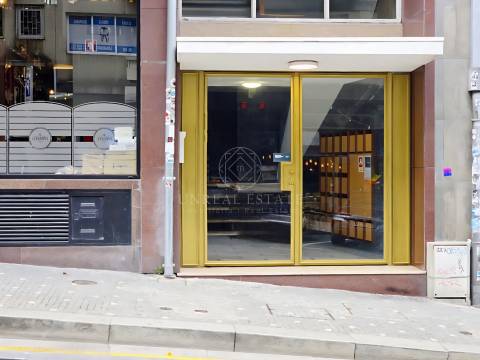 Apartamento T0 , novo, inserido em um edifício totalmente remodelado no Centro Histórico do Porto.