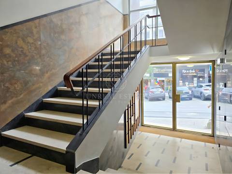 Apartamento T0 , novo, inserido em um edifício totalmente remodelado no Centro Histórico do Porto.