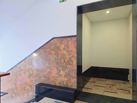 Apartamento T0 , novo, inserido em um edifício totalmente remodelado no Centro Histórico do Porto.