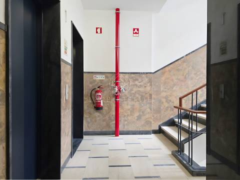 Apartamento T0 , novo, inserido em um edifício totalmente remodelado no Centro Histórico do Porto.