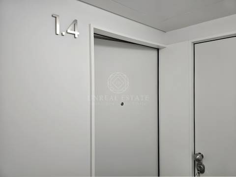 Apartamento T0 , novo, inserido em um edifício totalmente remodelado no Centro Histórico do Porto.