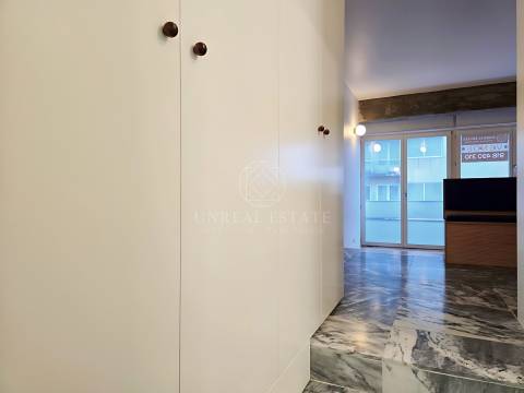 Apartamento T0 , novo, inserido em um edifício totalmente remodelado no Centro Histórico do Porto.