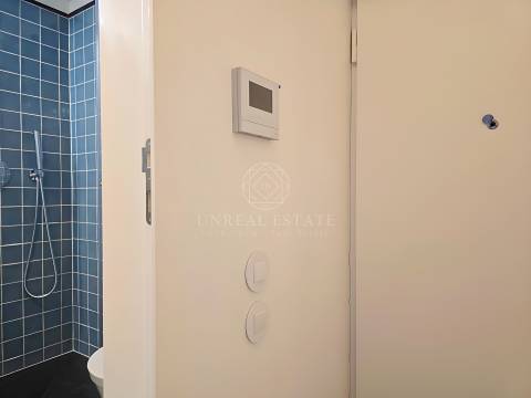 Apartamento T0 , novo, inserido em um edifício totalmente remodelado no Centro Histórico do Porto.