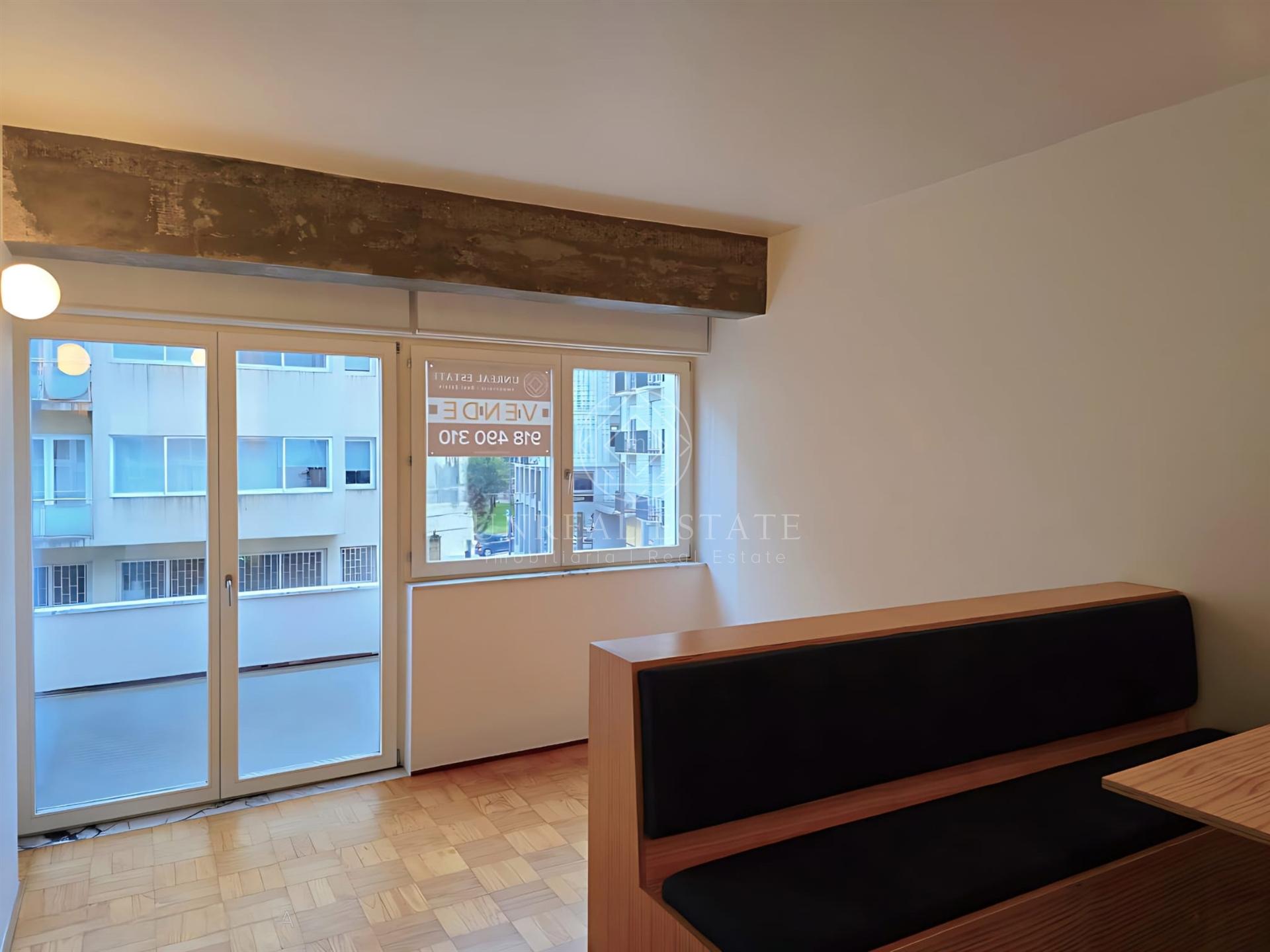 Apartamento T0 , novo, inserido em um edifício totalmente remodelado no Centro Histórico do Porto.