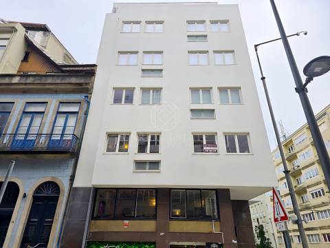 Apartamento T0+1 , novo, inserido em um edifício totalmente remodelado no Centro Histórico do Porto.