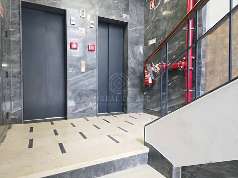 Apartamento T0+1 , novo, inserido em um edifício totalmente remodelado no Centro Histórico do Porto.