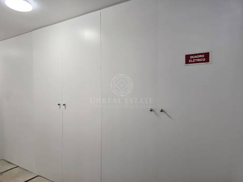 Apartamento T0+1 , novo, inserido em um edifício totalmente remodelado no Centro Histórico do Porto.