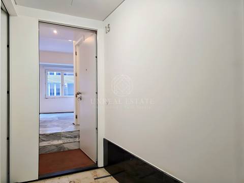 Apartamento T0+1 , novo, inserido em um edifício totalmente remodelado no Centro Histórico do Porto.