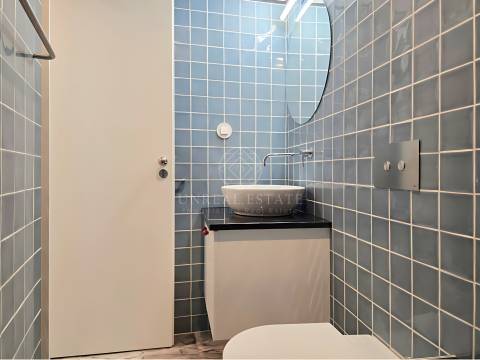 Apartamento T0+1 , novo, inserido em um edifício totalmente remodelado no Centro Histórico do Porto.