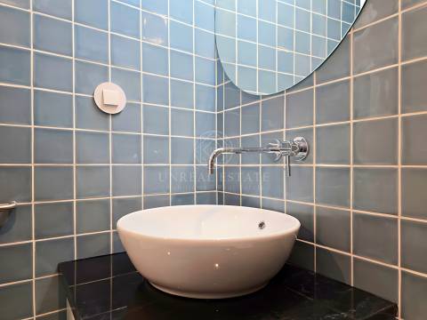 Apartamento T0+1 , novo, inserido em um edifício totalmente remodelado no Centro Histórico do Porto.