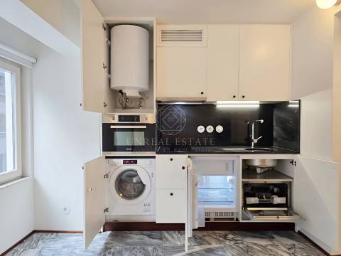 Apartamento T0+1 , novo, inserido em um edifício totalmente remodelado no Centro Histórico do Porto.