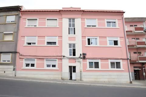 Apartamento T2 no Centro do Barreiro – Excelente Localização e Luminosidade