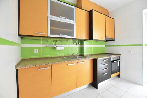 Apartamento T2 no Centro do Barreiro – Excelente Localização e Luminosidade