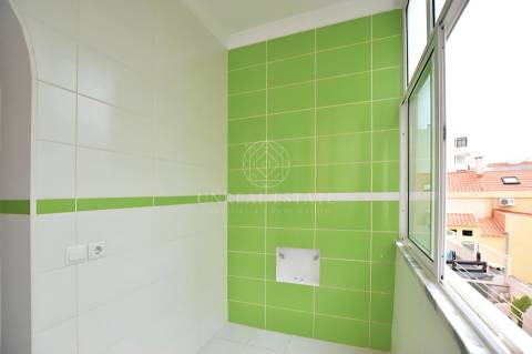 Apartamento T2 no Centro do Barreiro – Excelente Localização e Luminosidade