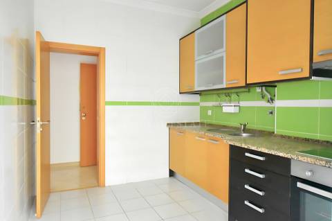 Apartamento T2 no Centro do Barreiro – Excelente Localização e Luminosidade