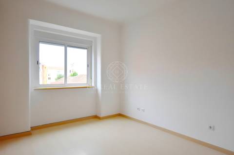 Apartamento T2 no Centro do Barreiro – Excelente Localização e Luminosidade