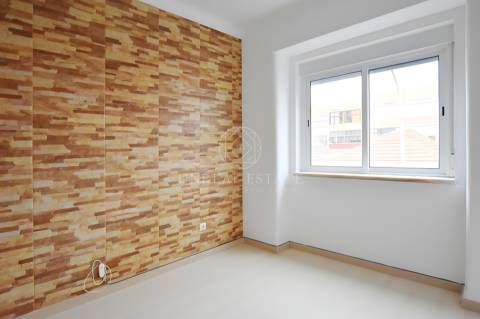 Apartamento T2 no Centro do Barreiro – Excelente Localização e Luminosidade