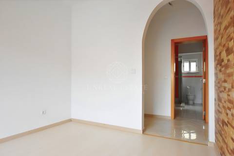 Apartamento T2 no Centro do Barreiro – Excelente Localização e Luminosidade