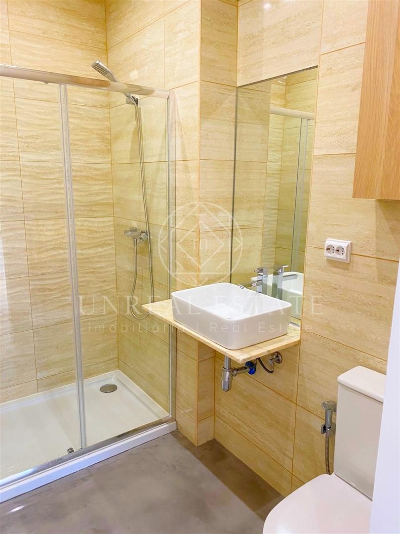 Apartamento T1, para arrendamento, localizado no 1º piso, com uma área privativa de 45 m2,  em Algés