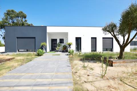 Moradia Térrea V3 com 2 Suítes e Garagem, em Lote de 1.033 m² – Vila Alegre, Fernão Ferro